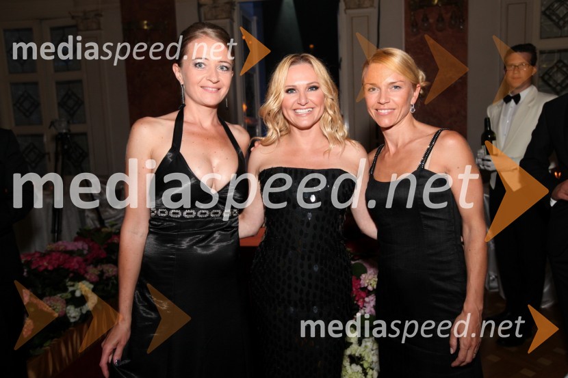 Polona Ferjančič; Nuša Derenda, pevka; Mirjam BoltaAnin ples 2013