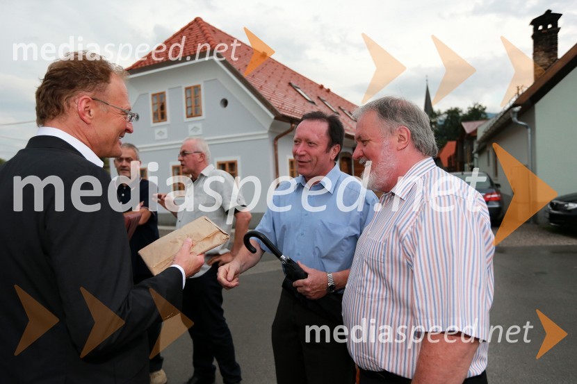 Janez Škrabec, direktor podjetja Riko d.o.o.; ...; Janez Bogataj, etnlogJanez Škrabec srečal Abrahama