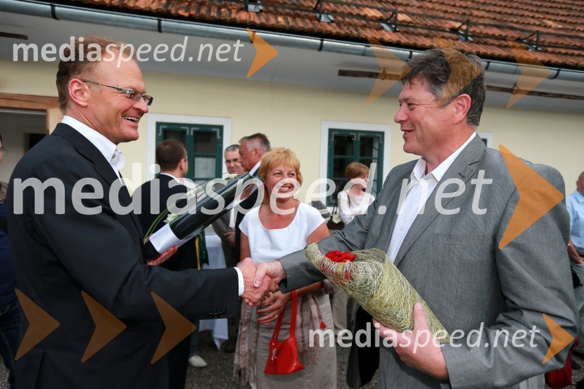 Janez Škrabec, direktor podjetja Riko d.o.o.;  Mitja Ferenc, član skupine Prifarski muzikantiJanez Škrabec srečal Abrahama