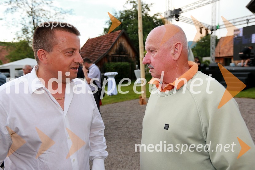 Joc Pečečnik, lastnik družbe Elektronček d.d.; Aleksander Lucu Luc, novinarJanez Škrabec srečal Abrahama