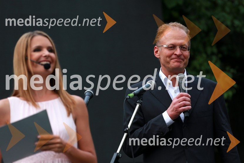 Bernarda Žarn, voditeljica; Janez Škrabec, Riko d.o.o.Janez Škrabec srečal Abrahama