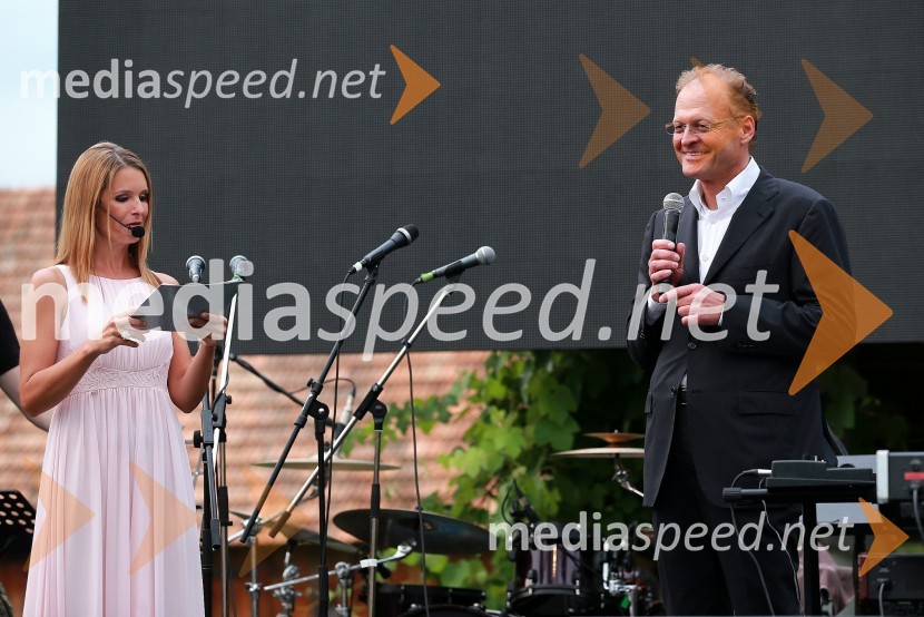 Bernarda Žarn, voditeljica; Janez Škrabec, Riko d.o.o.Janez Škrabec srečal Abrahama