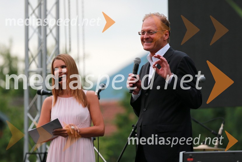 Bernarda Žarn, voditeljica; Janez Škrabec, Riko d.o.o.Janez Škrabec srečal Abrahama