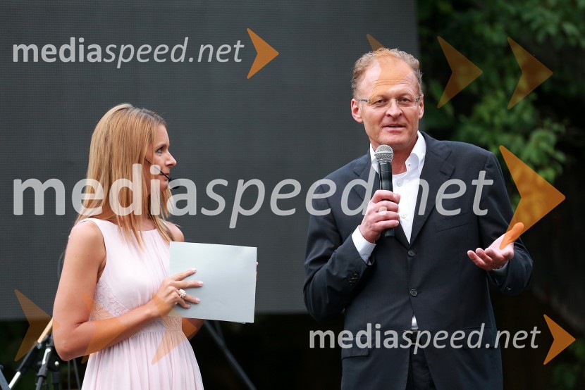 Bernarda Žarn, voditeljica; Janez Škrabec, Riko d.o.o.Janez Škrabec srečal Abrahama