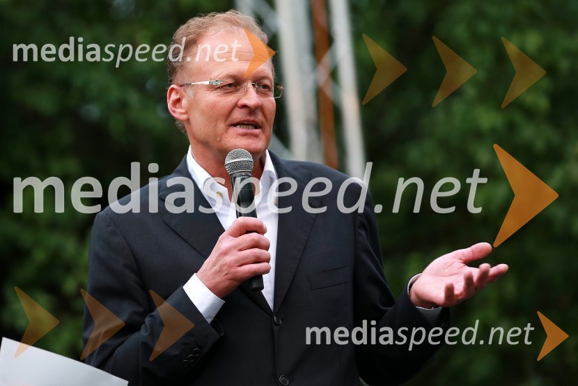 Janez Škrabec, Riko d.o.o.Janez Škrabec srečal Abrahama