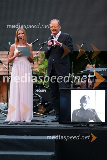 Bernarda Žarn, voditeljica; Janez Škrabec, Riko d.o.o.Janez Škrabec srečal Abrahama