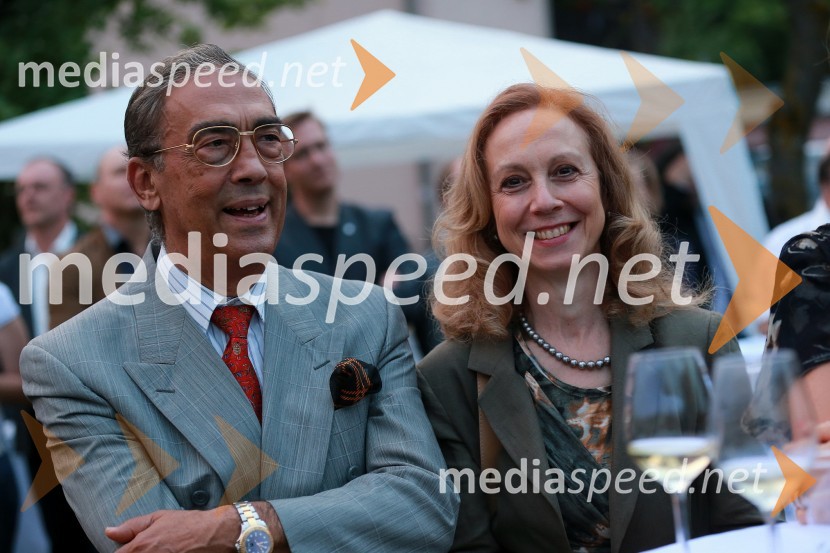 Rossella Franchini Sherifis, veleposlanica Italije v Sloveniji in soprogJanez Škrabec srečal Abrahama