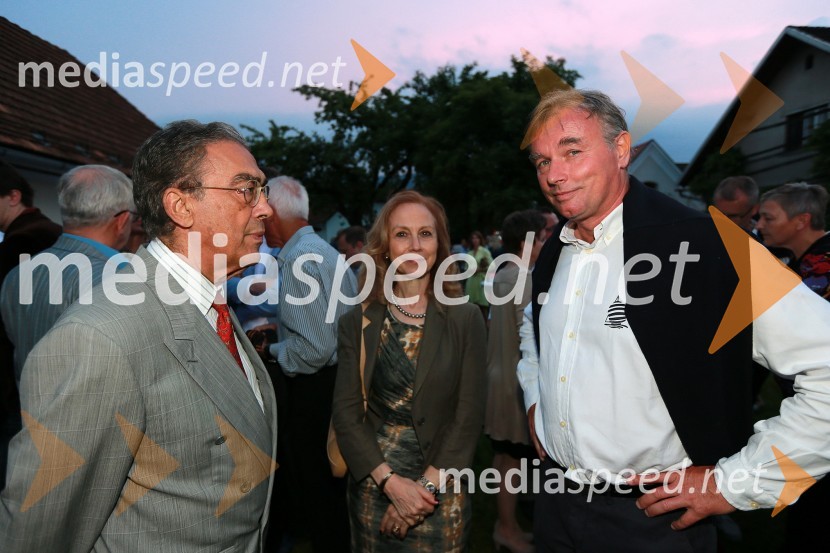 Rossella Franchini Sherifis, veleposlanica Italije v Sloveniji in soprog (levo); dr. Igor Bartenjev, dermatovenerologJanez Škrabec srečal Abrahama