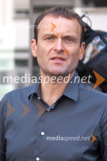 Uroš Slak, voditeljBojan Traven in Uroš Slak, novinarska konferenca ob ukinitvi oddaje Pogledi Slovenije