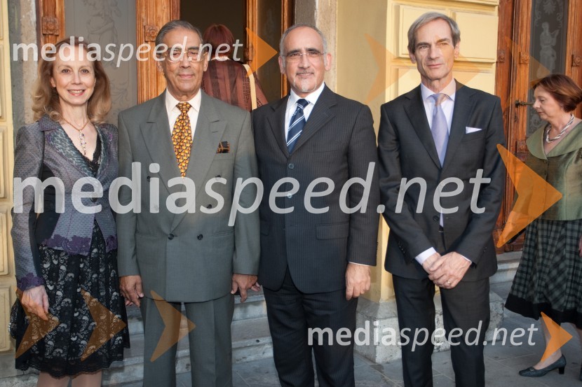 Rossella Franchini Sherifis, veleposlanica Italije v Sloveniji s soprogom; Antonio Tasca, direktor Fundacije Opere Giuseppe Verdi iz Trsta, Paolo Rodda, umetniški direktor Fundacije Opere Giuseppe
Verdi iz TrstaStabat Mater v izvedbi Fundacije Opere Giuseppe Verdi iz Trsta, Festival Ljubljana 2013