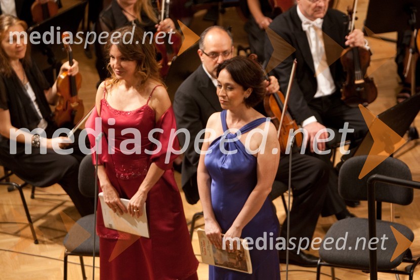 Cinzia Forte, sopranistka; Marina Comparato, mezzosopranistkaStabat Mater v izvedbi Fundacije Opere Giuseppe Verdi iz Trsta, Festival Ljubljana 2013
