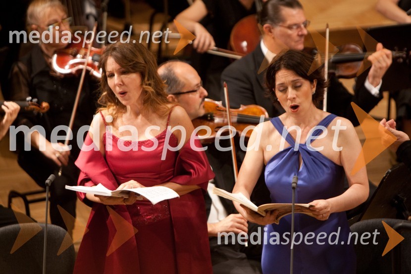 Cinzia Forte, sopranistka; Marina Comparato, mezzosopranistkaStabat Mater v izvedbi Fundacije Opere Giuseppe Verdi iz Trsta, Festival Ljubljana 2013