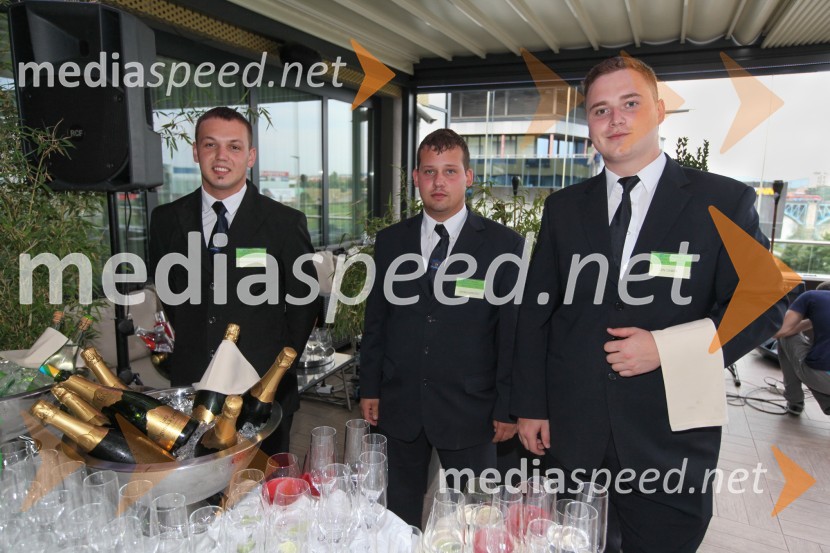 Kristjan Klančnik; Domen Korošec; Žan Gaber,&nbsp;študenti Višje strokovne šole za gostinstvo in turizem Maribor20. mednarodna konferenca Eurhodip, sprejem v hotelu City