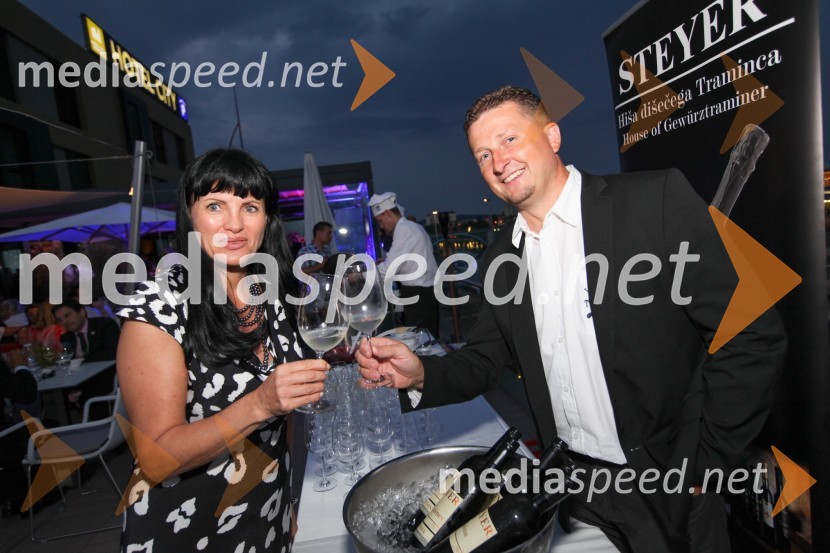 Mag. Helena Cvikl, direktorica Višje strokovne šole za gostinstvo in turizem v Mariboru;&nbsp;Danilo Steyer, Steyer vina20. mednarodna konferenca Eurhodip, sprejem v hotelu City