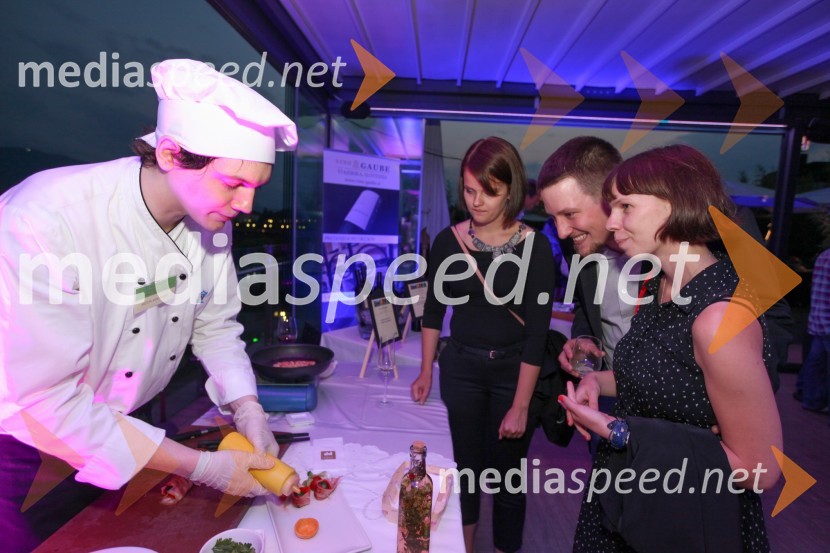 Mitja Kočevar, študent&nbsp;Višje strokovne šole za gostinstvo in turizem v Mariboru20. mednarodna konferenca Eurhodip, sprejem v hotelu City