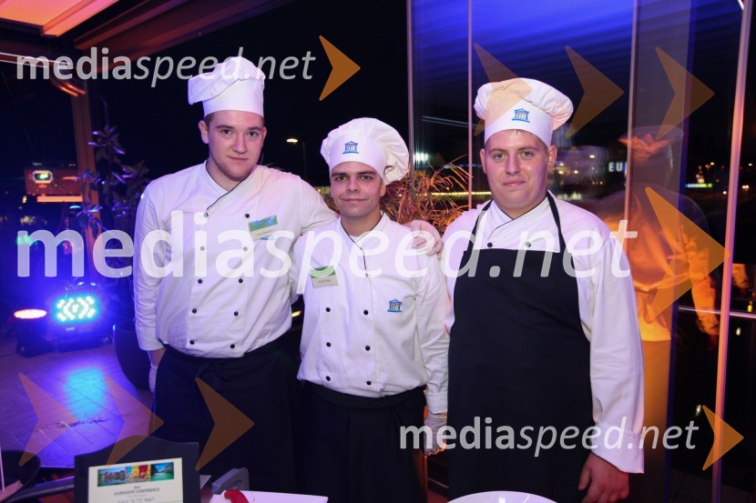 Luka Gmajner; Tomaž Ferk; ..., študenti Višje strokovne šole za gostinstvo in turizem v Mariboru20. mednarodna konferenca Eurhodip, sprejem v hotelu City
