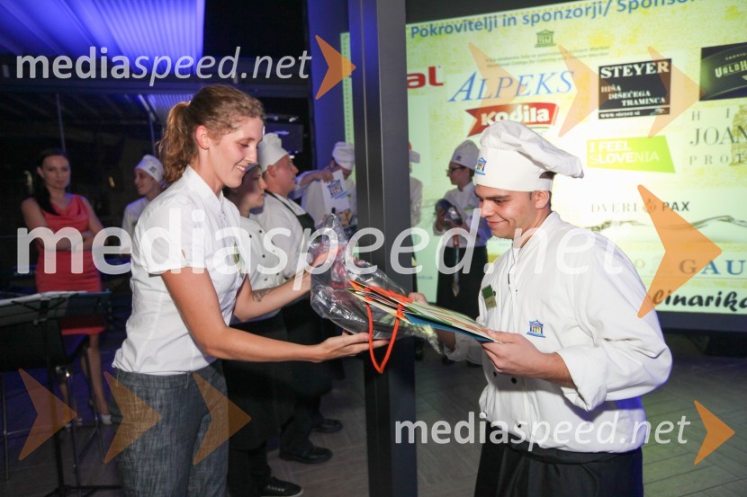 ...; Tomaž Ferk, študent Višje strokovne šole za gostinstvo in turizem v Mariboru20. mednarodna konferenca Eurhodip, sprejem v hotelu City