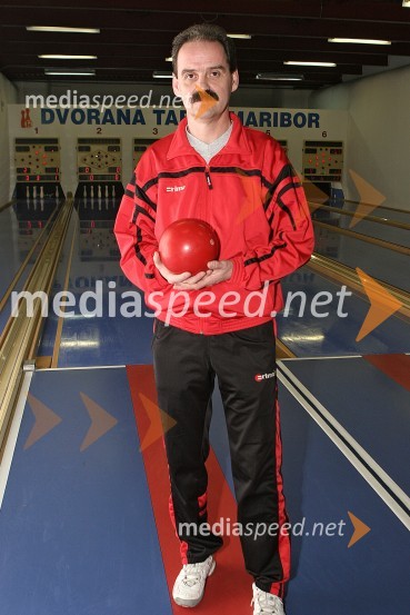 Bojan PihlarBojan Pihlar, kegljaški trener Konstruktorja in selektor moške kegljaške reprezentance