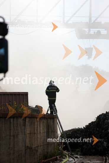 GasilciEkskluzivno: pogorišče Surovina Maribor