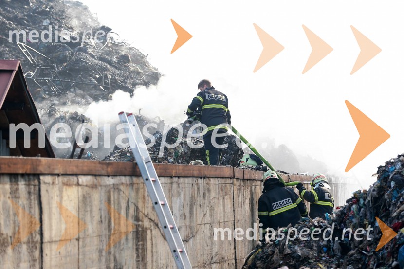 GasilciEkskluzivno: pogorišče Surovina Maribor