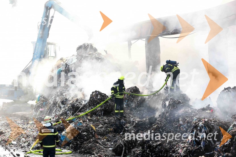 GasilciEkskluzivno: pogorišče Surovina Maribor