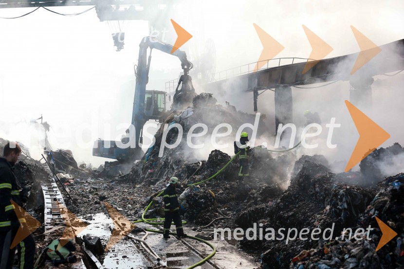 GasilciEkskluzivno: pogorišče Surovina Maribor