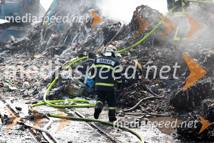 GasilciEkskluzivno: pogorišče Surovina Maribor