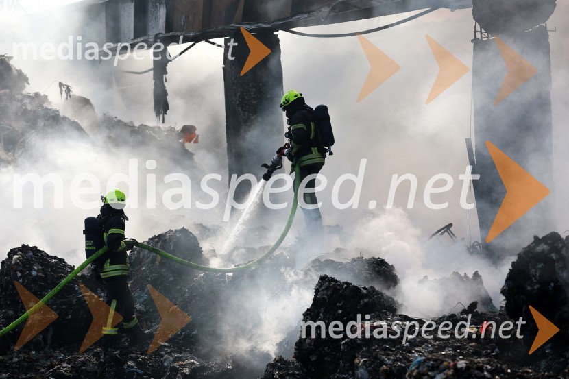 GasilciEkskluzivno: pogorišče Surovina Maribor