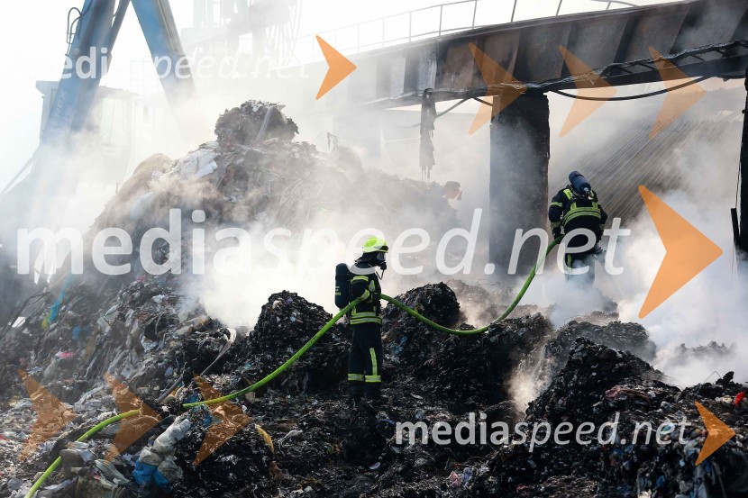 GasilciEkskluzivno: pogorišče Surovina Maribor