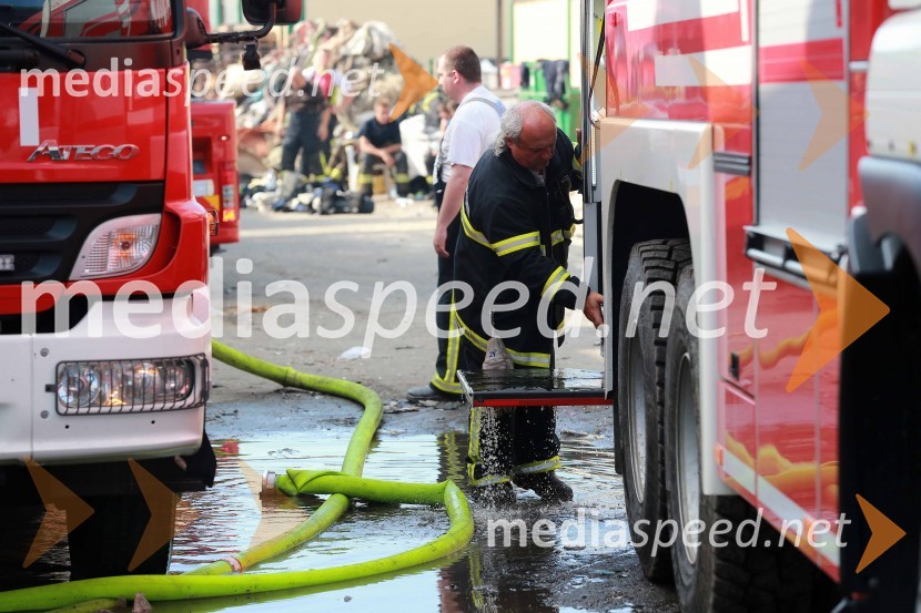 GasilciEkskluzivno: pogorišče Surovina Maribor