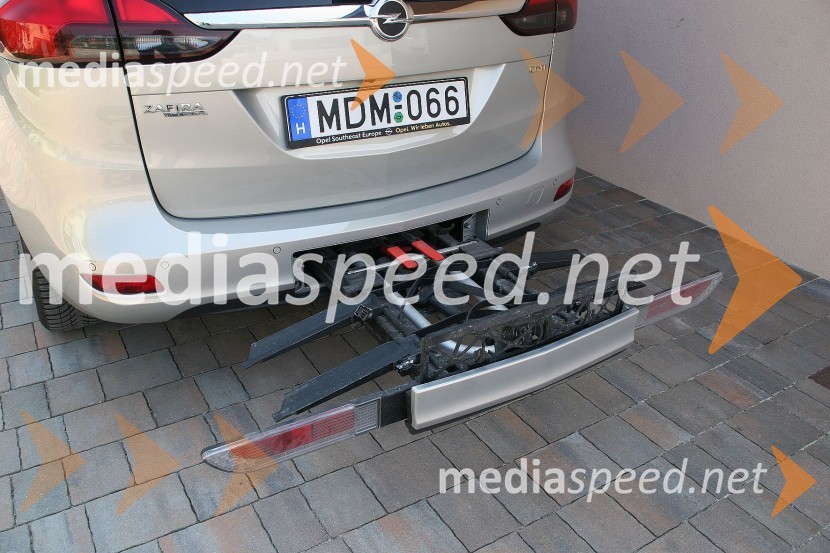 Sistem Flexfiks je namenjen za prevoz kolesOpel Zafira Tourer 2.0 CDTi Cosmo, mediaspeed test