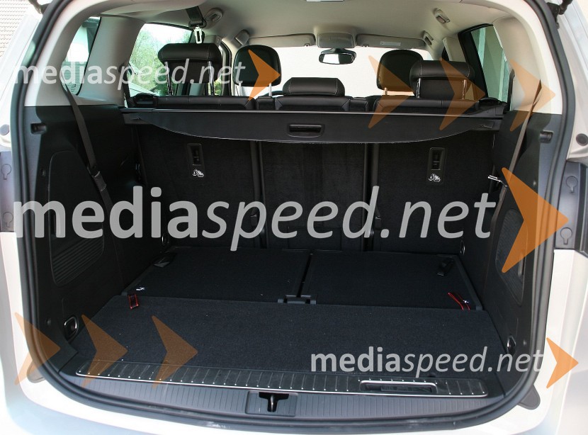 Prtljažnik lahko spreminjamo od&nbsp;152 do 1860 litrov prostornineOpel Zafira Tourer 2.0 CDTi Cosmo, mediaspeed test