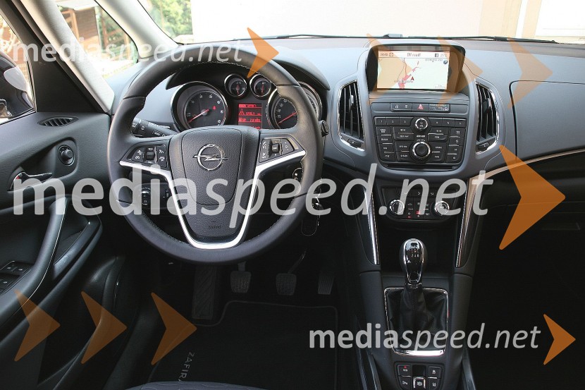 Delovno okolje voznikaOpel Zafira Tourer 2.0 CDTi Cosmo, mediaspeed test
