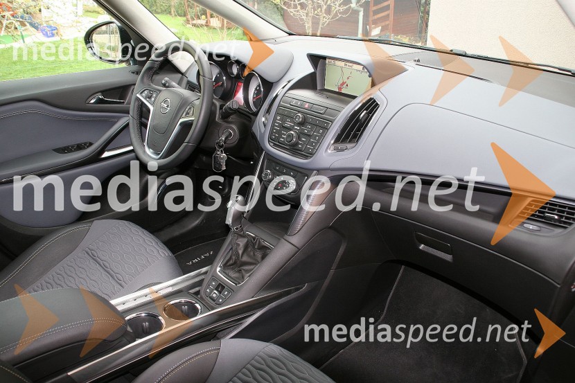 Notranjost&nbsp;Opel Zafira Tourer 2.0 CDTi CosmoOpel Zafira Tourer 2.0 CDTi Cosmo, mediaspeed test