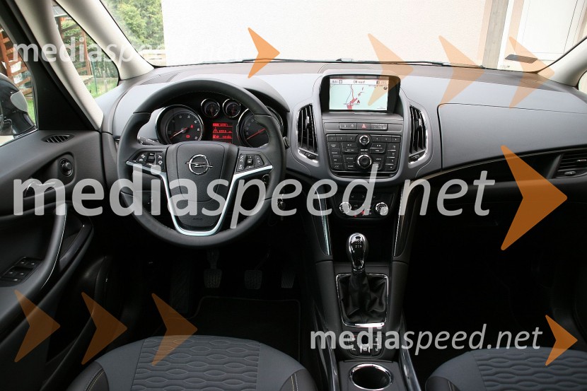 Delovno okolje voznikaOpel Zafira Tourer 2.0 CDTi Cosmo, mediaspeed test