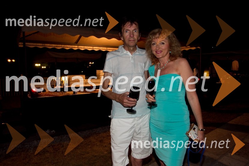 Andrej Kocjan, arhitekt; Lilijana Kastelic, oblikovalkaFull Moon Party