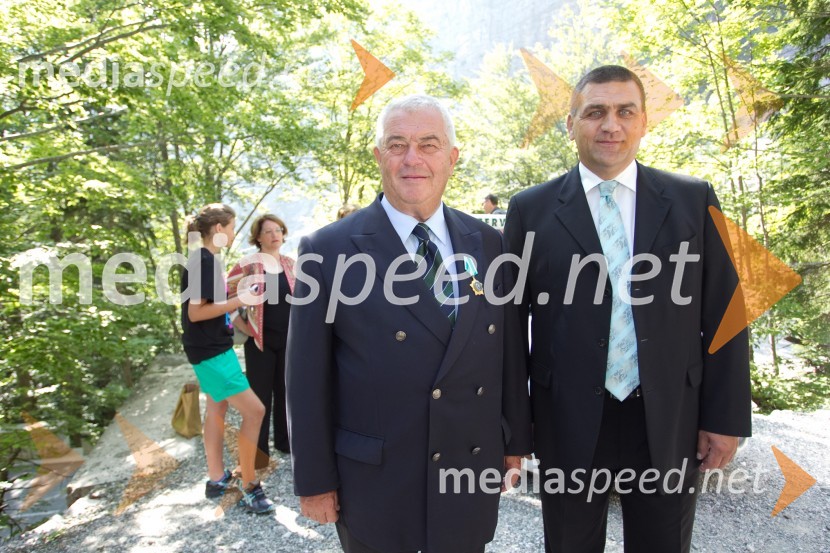 Saša Geržina, predsednik društva Slovenija Rusija; Jure Žerjav, župan občine Kranjska GoraSpominska slovesnost pri Ruski kapelici 2013