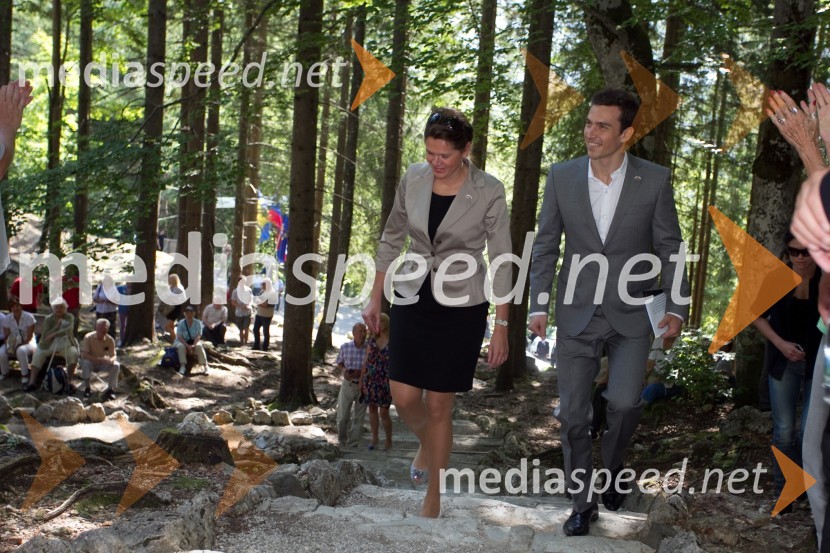 Alenka Bratušek, predsednica Vlade; Jernej Pavlič, državni sekretarSpominska slovesnost pri Ruski kapelici 2013