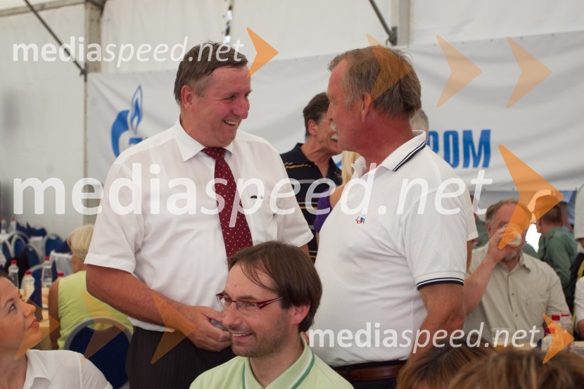 Jožef Jerovšek, politik; Bojan Bratina, ravnatelj Gimnazije Nova GoricaSpominska slovesnost pri Ruski kapelici 2013