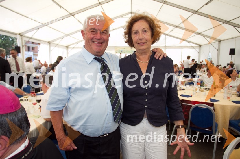 Saša Geržina, predsednik društva Slovenija Rusija; soproga MilenaSpominska slovesnost pri Ruski kapelici 2013