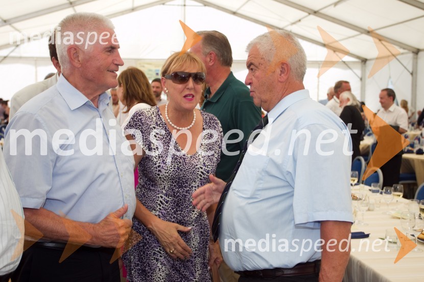 Prof. dr. Ludvik Toplak, predsednik Alma Mater Europaea - Evropski center;  Edita Benko Toplak; Saša Geržina, predsednik društva Slovenija RusijaSpominska slovesnost pri Ruski kapelici 2013