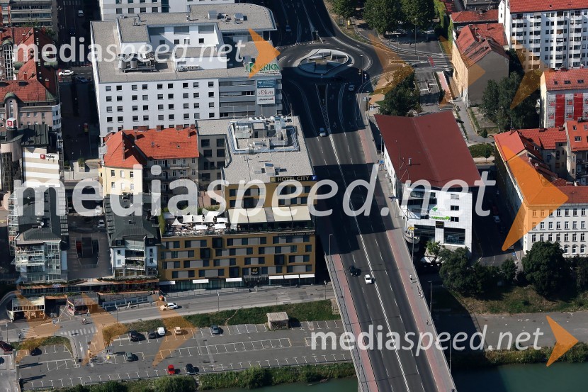 Hotel City, stavba DRI,&nbsp;Krožišče na Titovi cesti v Mariboru in Fontana 