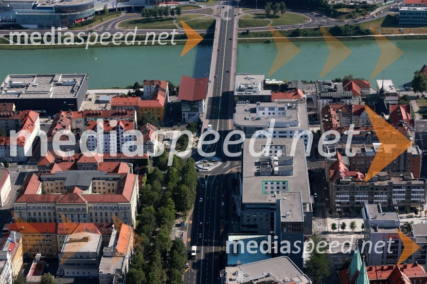 Krožišče na Titovi cesti v Mariboru in Fontana 