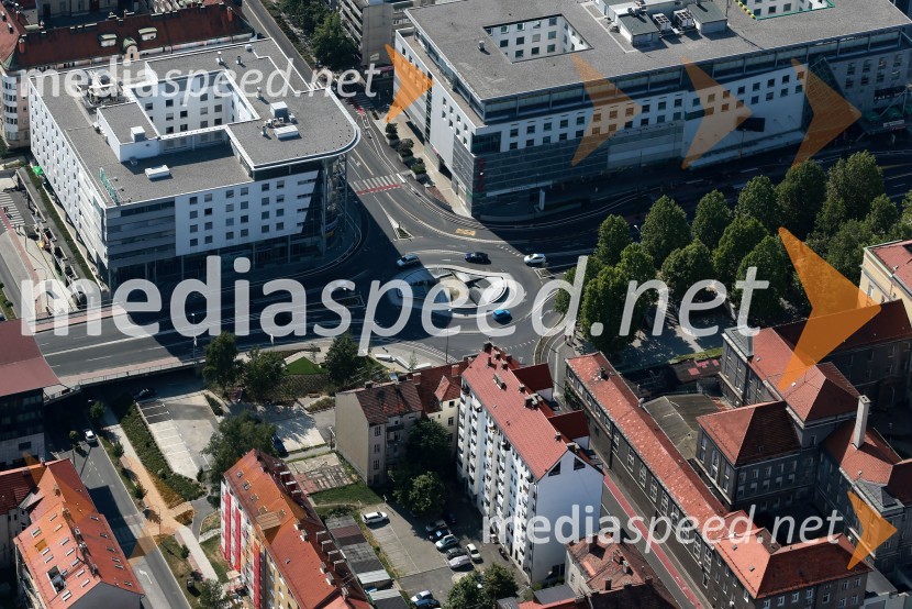 Krožišče na Titovi cesti v Mariboru in Fontana 