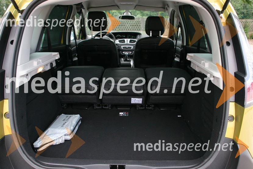 zadnji ločeni sedeži so zložljivi in pomičniRenault Scenic Xmod bose Edition TCe 130 Energy, mediaspeed test