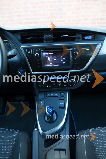 Toyota Auris Hybrid 1.8 VVT-i Sol, notranjostToyota Auris Hybrid 1.8 VVT-i Sol, mediaspeed test