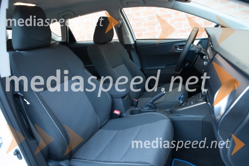 Toyota Auris Hybrid 1.8 VVT-i Sol, notranjostToyota Auris Hybrid 1.8 VVT-i Sol, mediaspeed test