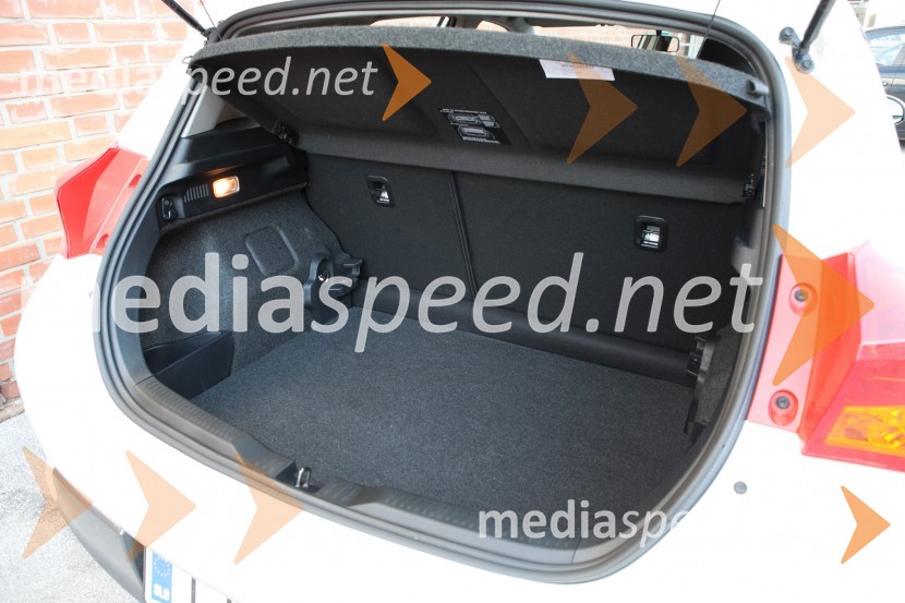 prtljažnik meri 360 litrov prostornineToyota Auris Hybrid 1.8 VVT-i Sol, mediaspeed test