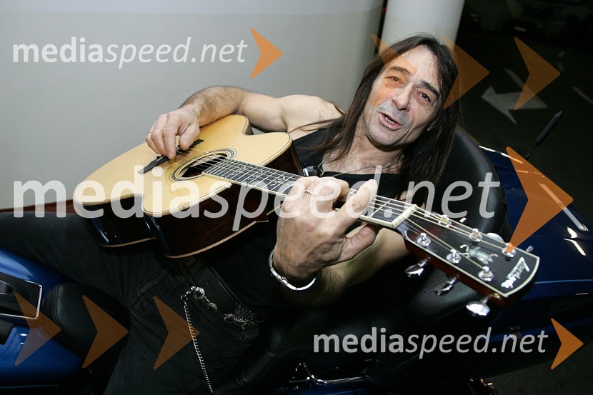 Dado Topić, zmagovalec Dore 2007Dado Topić, zmagovalec Dore 2007