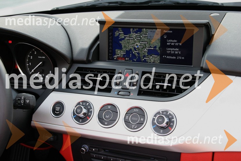 potoplivi ekran z navigacijsko napravo BMW ProfessionalBMW Z4 sDrive 28i, mediaspeed test